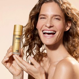 ISDIN Isdinceutics Melaclear Gesichtsserum gegen Flecken, reduziert Flecken um 71%¹ mit sichtbaren Ergebnissen in 14 Tagen, inklusive 30 ml