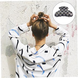 Outanaya Stylish Acrylic Hair Claw Clip for Women Non Slip Decorative Hair Accessory Easy to Use for Daily Styling and Bathing Keeps Organized and Charming