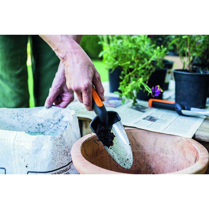Fiskars Premium Planters Trowel, Length: 28 cm, Stainless Steel Trowel,