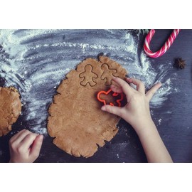 Christmas Cookie Cutters Set, 8 Pieces Plastic Biscuit Cutters - Star,Angel,Gingerbread Man,Christmas Tree,Snowman,Bell,3D Christmas Tree