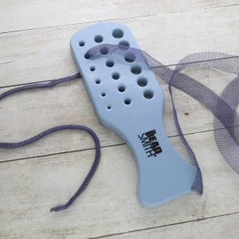 The Beadsmith Wire Chain Drawplate, Durable Plastic with Handle, 2 Paddles, 33 Holes - Diameter Range 1.5 – 14.5mm – Smooth, Shape and Condense Knitted, Crocheted, Woven or Braided Wire