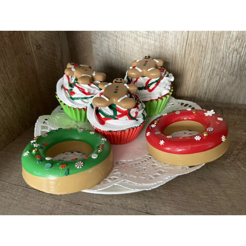 Faux Christmas Gingerbread cupcake