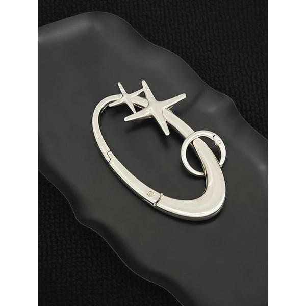 Star Oval Keychain with Metal Hook, Trendy Fashion Accessory, Durable