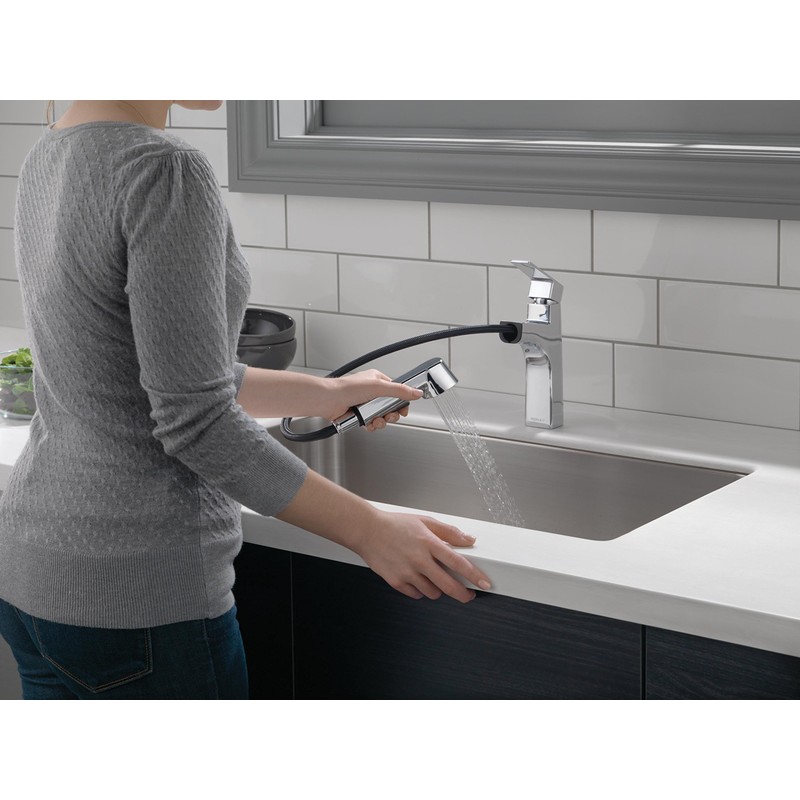 Peerless Xander Pull Out Kitchen Sink Faucet with Pull Out