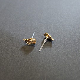 Miyabi Grace Women's Elegant Gold Leaf Resin Plastic Post Earrings Hypoallergenic For Sensitive Ears, Resin