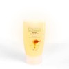 Shampoo hecho a base de esencias miel de abeja. /