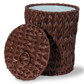 YOKOMI Wicker Waste Basket with Lid and Liner - Small Wicker Trash Can for Bedroom, Bathroom, Kitchen, Living Room - Boho Handwoven Waste Basket for Home, Office - WasteBaskets for Garbage, Brown