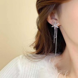 Inilbran Boho Crystal Snowflake Earrings Silver Rhinestone Pearl Snowflake Earrings Vintage CZ Snowflake Tassel Chain Earrings Sparkling CZ Snowflake Earrings Jewellery for Women and Girls, Zinc