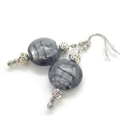 Handmade earrings in flat gray lampwork glass beads and silver-plated brass, vintage style, French craftsmanship
