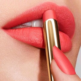 Estée Lauder Pure Color Explicit Silk Matte Labial – Color intenso en una pasada. 12 horas de duración. Cómodo, sedoso y cremoso.