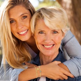 Dainty Gold Bracelets for Women，Adjustable Layered Bracelet Evil Eye Bead Figaro Chain Bracelet for Men，Initial Bracelet for Teen Girls Christmas Gifts (M)