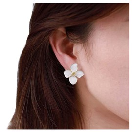 Allereya Vintage Flower Stud Earrings Oil Flower Earrings Matte Flower Earrings White Flower Stud Earrings Jewelry for Women and Girls (White)