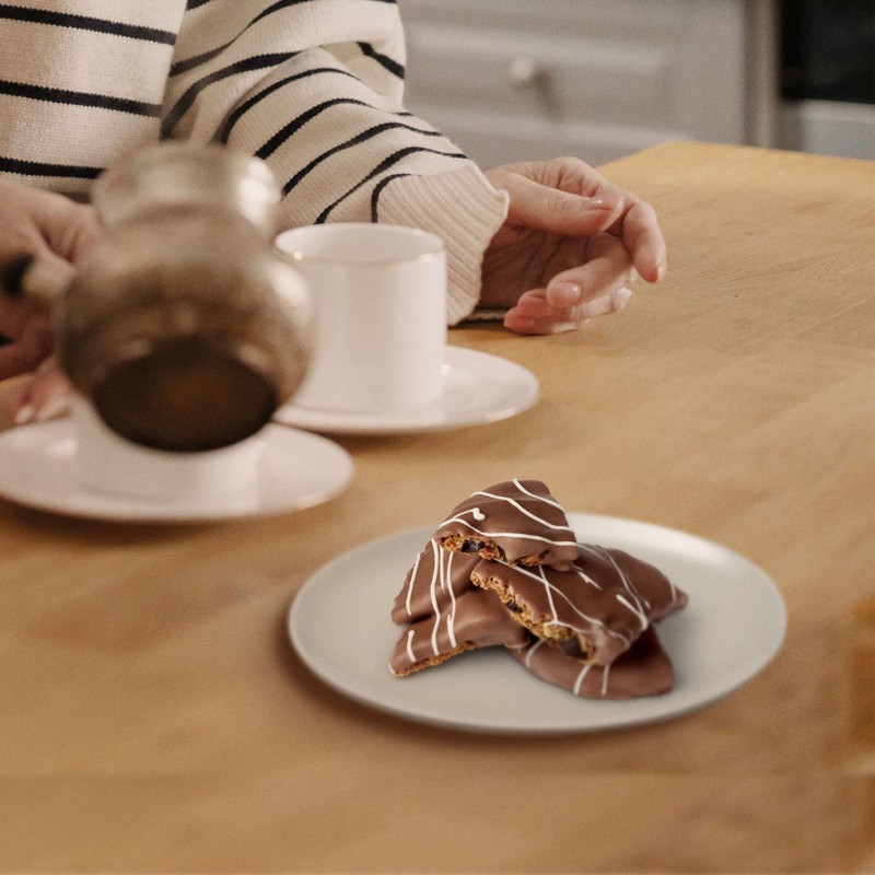 Tate's Bake Shop Cookie Bark, Chocolate Chip Cookies in Milk