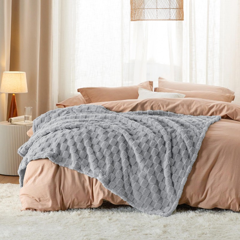 Bedsure Fleece Throw Blanket for Sofa - Soft Cosy Checkered