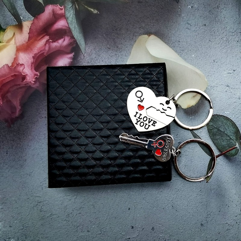 AOOGON Set of 2 Couple Key Chains, Love Heart Key