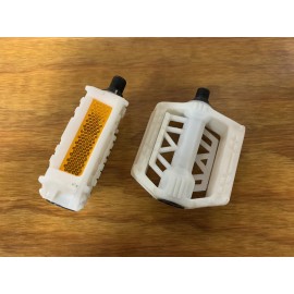 Union BICYCLE PEDAL SET WHITE NEW FITS KIDS BMX FREESTYLE BIKE AND OTHERS NOS