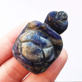 Manekieko Natural Sodalite Turtle Ncrystals and Healing Stones, 35 mm Hand Carved Animal Sculpture for Collecting, Fengshui Healing Crystal