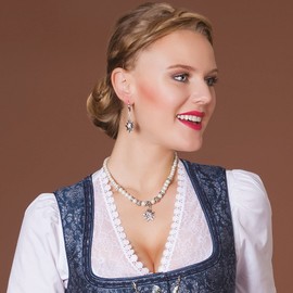 Alpenflüstern Traditional bavarian jewelry set pearl necklace and earrings rhinestone Edelweiss, Ladies costume jewelry, traditional german flower pendant, Dirndl, Oktoberfest (cream-white)