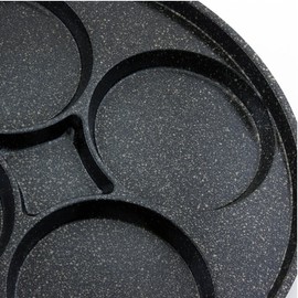 Queendom Primo Ceramic 4-hole round egg pan 28cm can be used in induction mode / 퀸덤 프리모 세라믹 4구 원형 에그팬 28cm 인덕션겸용사용가능