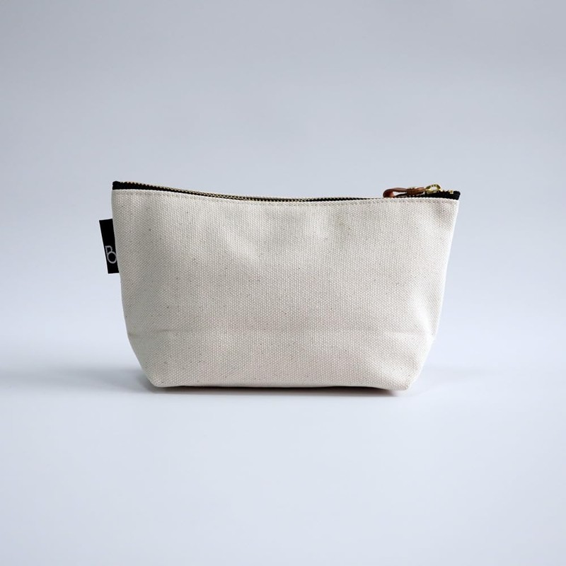 initial embroidered pouch, Quinari