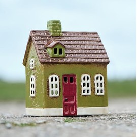 IB Laursen [SA2025/08] House f/Tea Light My Home Town Skylight Red Door
