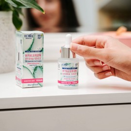 Victoria Beauty - Hyaluronic Serum High Dose with Aloe Vera Against Wrinkles, Natural Anti-Ageing Face Serum for Sensitive Skin with Hyaluronic Acid, Vegan, 96% Natural Ingredients (1 x 30 ml)