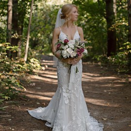 AMORARSI Bridal Veil Pearl Beaded Edge 1 Tier Fingertip Length Wedding Veil with Comb