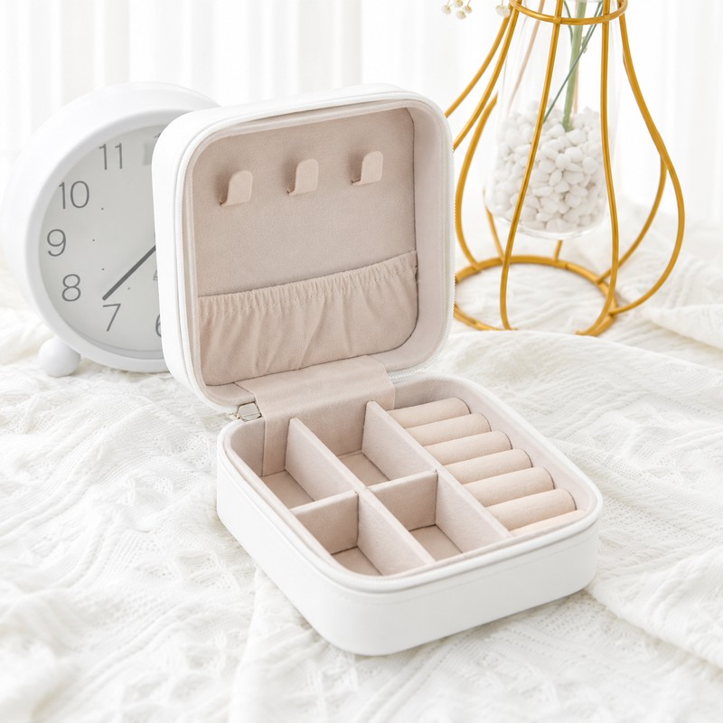 Travel Jewelry Organizer for Rings & Necklaces – Compact Leather