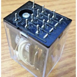 Vintage Realistic STA-2100/2100D  receiver soft start protection relay.