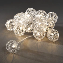 Konstsmide LED Dekolichterkette, Aluminium-Drahtkugeln, klein, 16 warm weiße Dioden, batteriebetrieben, Innen, transparentes Kabel, 3 x AA 1.5V (exkl.) - 3176-103