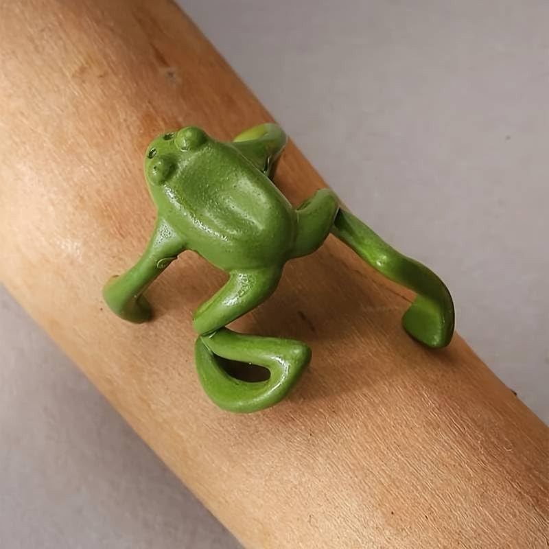 Hugging frog ear cuff | green colour | Ear Cuff
