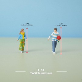 2pcs Strolling Couple Model 1:64 for DIY Scenes
