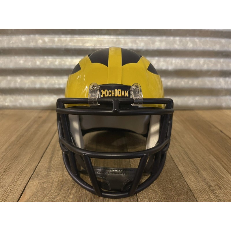 Custom Michigan Wolverines (2023) Speed Mini Helmet