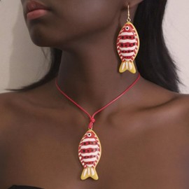 Fish Charm Necklace and Earrings Set Beach Jewelry for Women Ocean Inspired Jewelry Stylish Fish Accessories Gift Trendy Summer Look