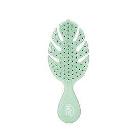 Wet Brush, Go Mini desenredante para el cabello de viaje UltraSoft IntelliFlex cerdas se deslizan a través de enredos con facilidad, afloja suavemente los nudos mientras minimiza el dolor de puntas abiertas y roturas en color verde