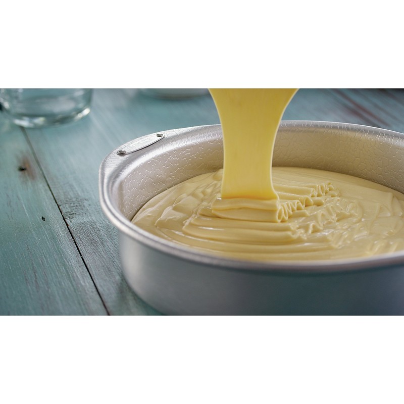 Doughmakers 9" Round Cake Commercial Grade Aluminum Bake Pan, Silver