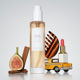 Le Monde Gourmand Chai Épicé Perfumed Body Oil for Women, Violet Fig, Muguet Musk & Blonde Woods Chai Scent, Vegan & Cruelty Free, 4 fl oz (118 ml)