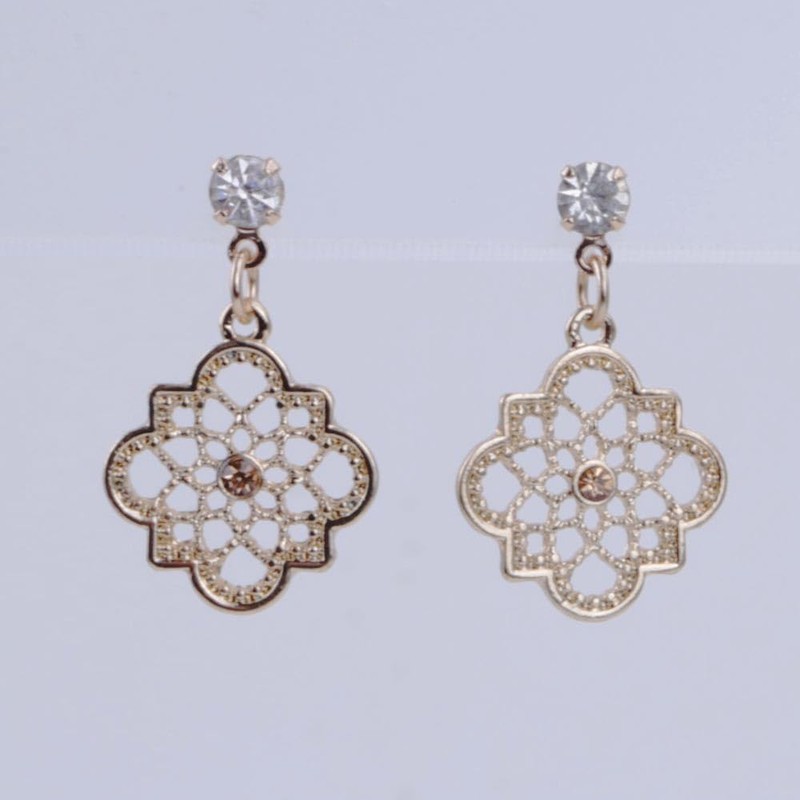 Filigree Clover Design Gold Pierced Earrings Cute Lightweight, Metal