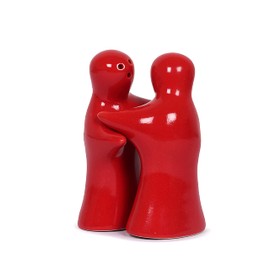 Salt and Pepper Seasoning and Spice Shakers Cute, Novelty, Modern and Vintage Hug Design Couple Set for Retro Farmhouse Home Decorative Dispenser for Kitchen Red