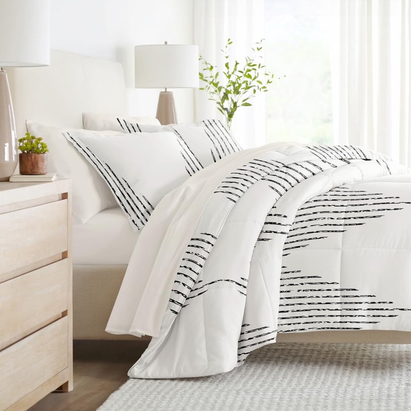 LINENS & HUTCH Bedding Bundle, Patterned Microfiber Comforter Set and