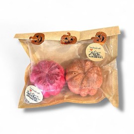 Pair of Pumpkins,handmade wax melts, for use in your candle warmer or if you break it apart you can place it in a small dish or tin and use it under your candle lamp! Perfect addition for fall:_Snickerdoodle & Lemon Buttercream