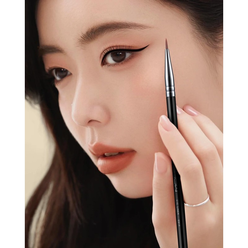 EIGSHOW Eyeliner Brush Fine Tapered Tip Precise Application Makeup Brush