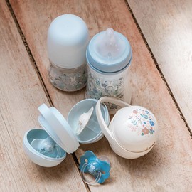 Suavinex, Portaciuccio per bebè, per trasportare 2 ciucci separati, con manico per appenderlo alla borsa, al passeggino, alla culla, scatola portaciuccio, custodia per ciucci, Wonder Fiori Rosa