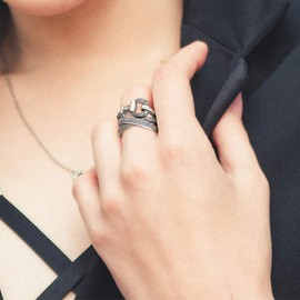 Mytys Criss Cross Gold Rings for Women Vintage Silver Statement Ring Black & Clear Crystal Belt Design Band Rings Christmas Gift (silver size 10)