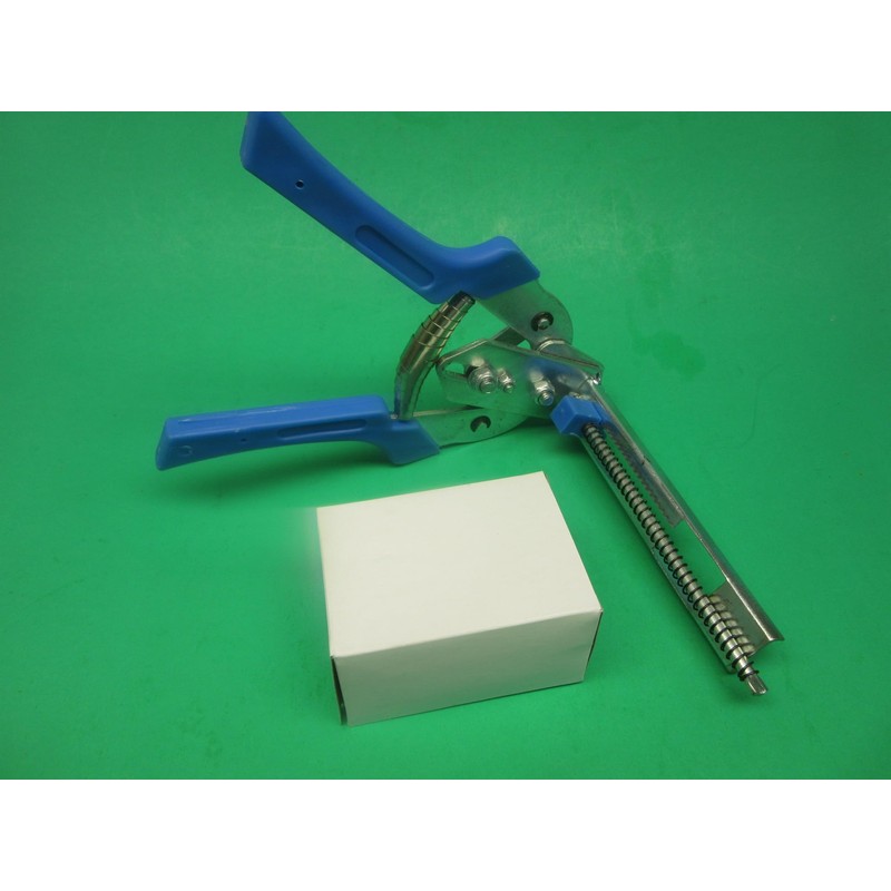 Spring loaded hog ring pliers with 600 galvanized rings for