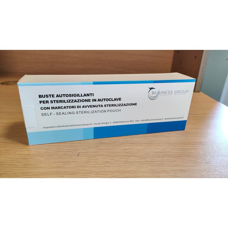 Self-sealing bags for sterilisation in autoclave