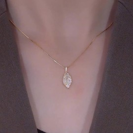 TseenYi Crystal Leaf Pendant Necklace Gold Cz Leaf Chain Necklace Vintage Crystal Leaves Choker Necklace Small Leaf Necklace Chain Jewelry for Women and Girls Gifts