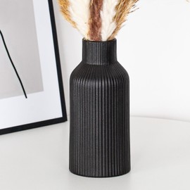 Hanaomaoyi Black Ceramic Vase, Pampas Grass Small Vase for Decor, Dining Table, Shelf Decor, Mantel, Entry Decor and Centerpieces, Minimalist Modern, Bohemian, Suitable for Any Style (Black-M)