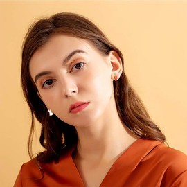 Earrings for Women Cute Small Bunny Earrings Tiny Rabbits Carrot Stud Earrings (Golden, One Size)