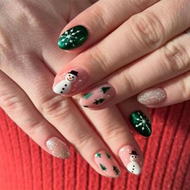 Christmas Press on Nails Green Fake Nails Snowman Glue on Nails with Glitter Design Tree False Nail Glossy Full Cover Artificial Acrylic Snowflake Stick on Nail for Women Short Manicure 24Pcs